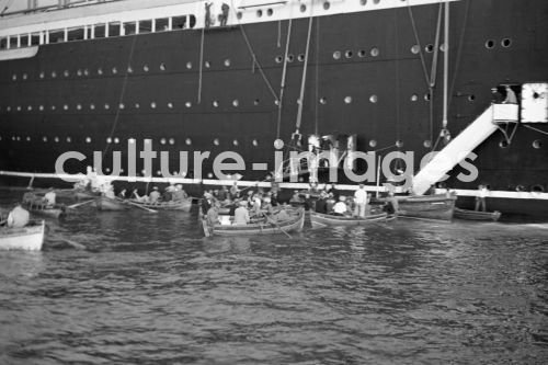 Passagierdampfer Columbus vor Funchal, Madeira,