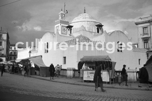 Algerien, Algier, Strassenszene, Moschee. Aus