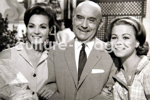 CARMEN SEVILLA, CONCHITA GOYANES, GUILLERMO MARIN