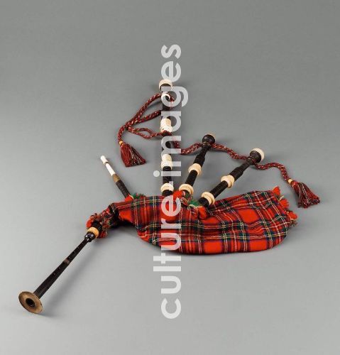 Bagpipe (highland pipes)
