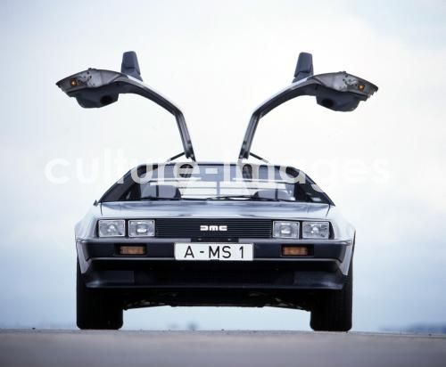 DeLorean DMC 12