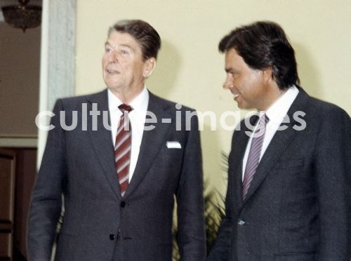 RONALD REAGAN, FELIPE GONZALEZ