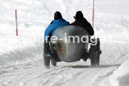 Oldtimer im Schnee