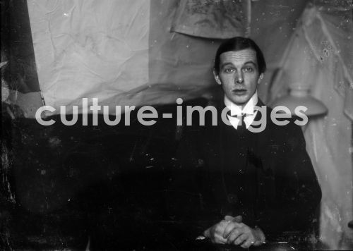Ernst Ludwig Kirchner, Self-Portrait in the studio in Berlin-Friedenau