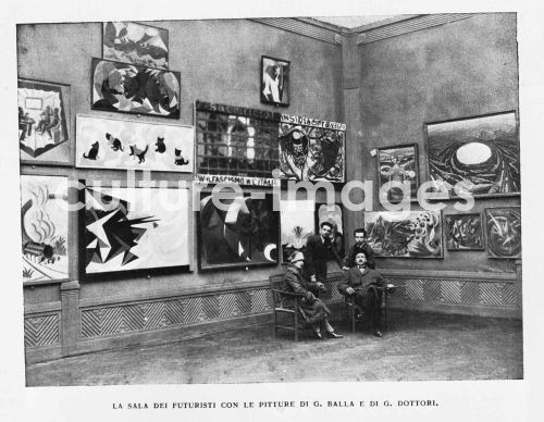 Unbekannter Fotograf, III. Biennale di Roma 1925. Futuristische Gruppenausstellung kuratiert von F. T. Marinetti. Werke von Giacomo Balla, Fortunato D
