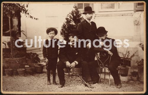 Unbekannter Fotograf, Pjotr Tschaikowski (1840-1893), Modest Tschaikowski (1850-1916), Nikolai Conradi (1869-1922) und Alexei Sofronow (1859-1925)