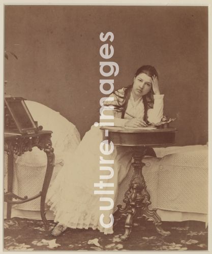 Unbekannter Fotograf, Porträt von Sängerin Maria Klimentowa-Muromzewa (1857-1946) als Tatjana in Oper Eugen Onegin von Pjotr Tschaikowski