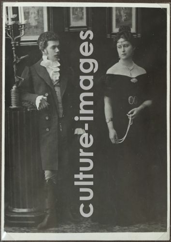 Unbekannter Fotograf, Kaiser Nikolaus II. (1868-1918) und Großfürstin Jelisawjeta Fjodorowna (1864-1918) im Laienspiel "Eugen Onegin"