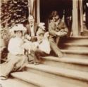 Unbekannter Fotograf, Konstantin Korowin (rechts) zu Gast bei der Familie Teljakowski im Landgut Otradnoje