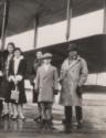 Unbekannter Fotograf, Lubov Tchernicheva, Olga Chochlowa, Paulo Picasso, Mme. Trusevich und Pablo Picasso